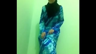 Indonesia girls does a striptease in hijab