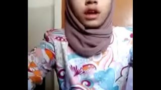 Indonesian Young Hijab Show Naked for Her Boyfriend, FULL VID https://ouo.io/1Dssdr