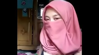 Pinky Hijab dengan Tetek Besar