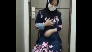 Viral Indonesian Black Hijab Nude Show, FULL VID https://ouo.io/kx1miIN
