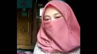 ABG Jilbab Pendatang Baru Show Titit