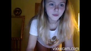 Sweet Teen Get Naked On Webcam – vixxxcam.com