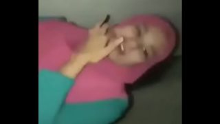 Aksi niza awek kelantan melayu tudung