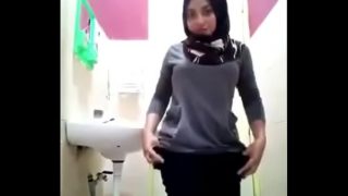 Arab Teen Strips On s.