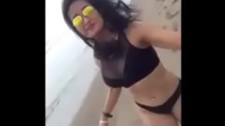 Mahasiswa lari di pantai to mantap